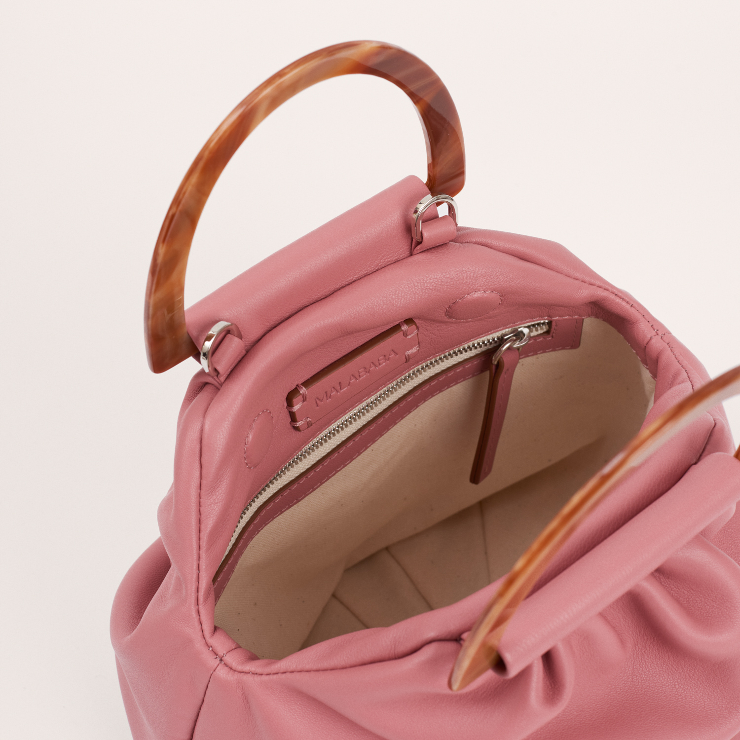 Compra los complementos y accesorios de la nueva colección Malababa,  productos de la mejor calidad, perfectos para uso diario o eventos  especiales.