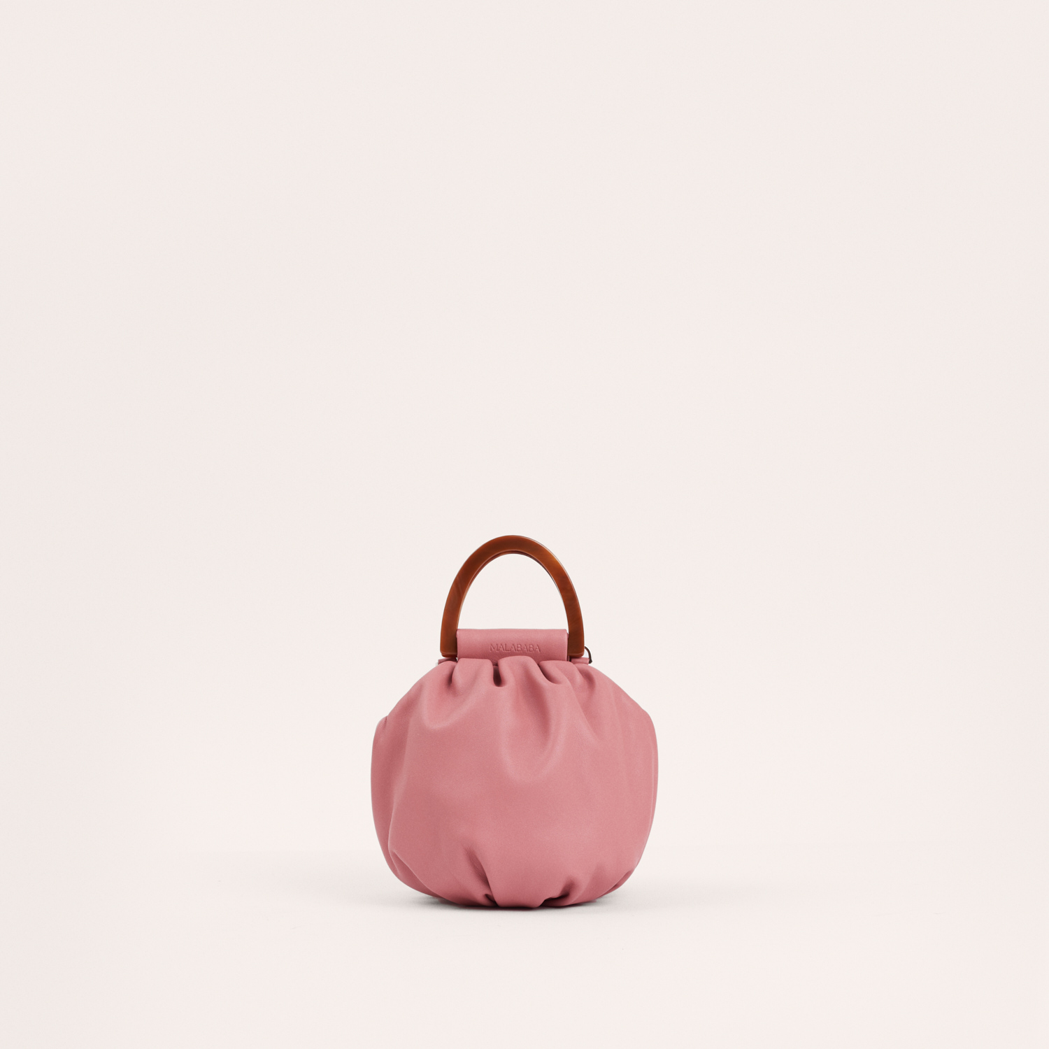Compra los complementos y accesorios de la nueva colección Malababa,  productos de la mejor calidad, perfectos para uso diario o eventos  especiales.