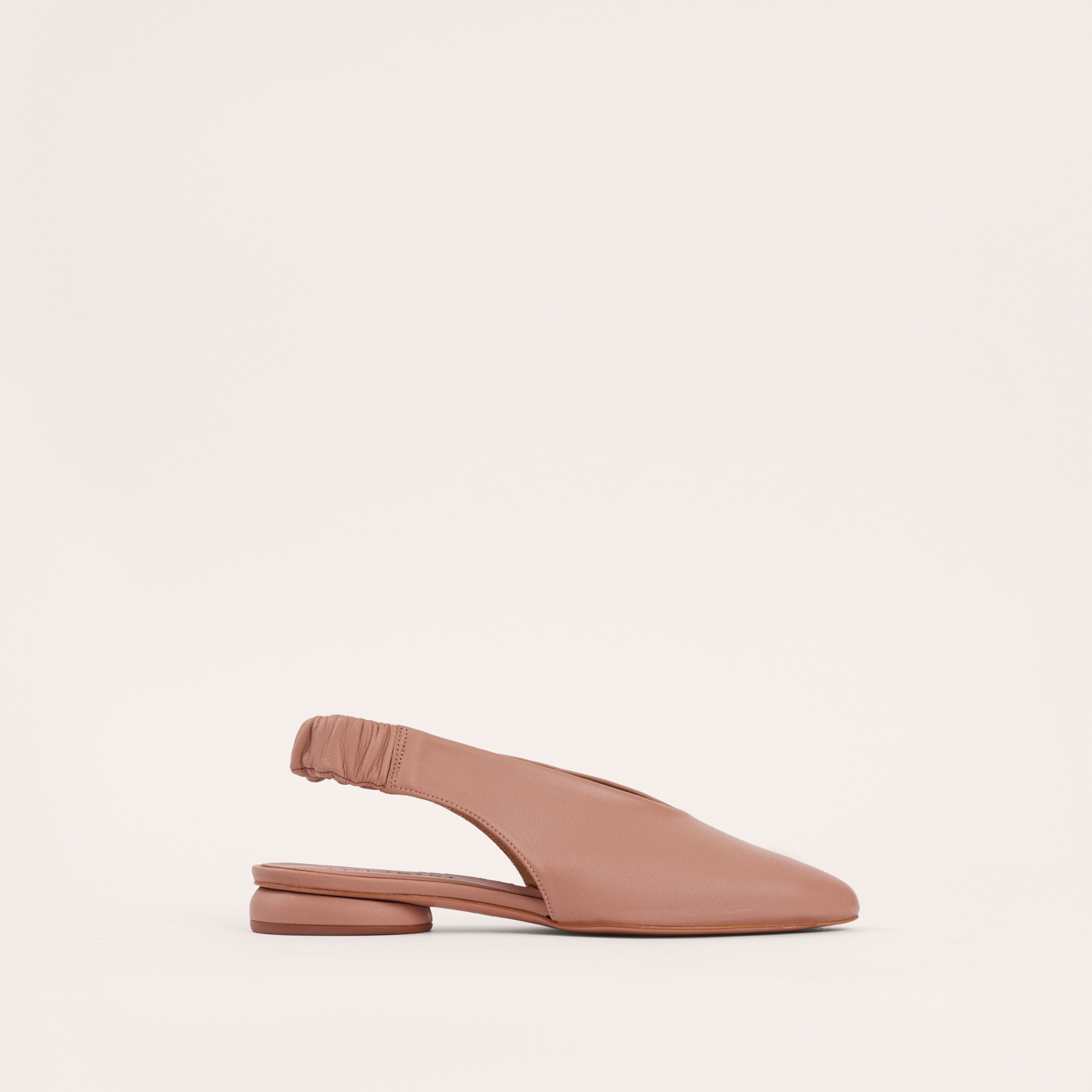 Comprar zapatos planos en nuestra tienda online de Malababa: manoletinas de  cuero, sandalias, zapatos abiertos y cerrados, 100% hecho en España