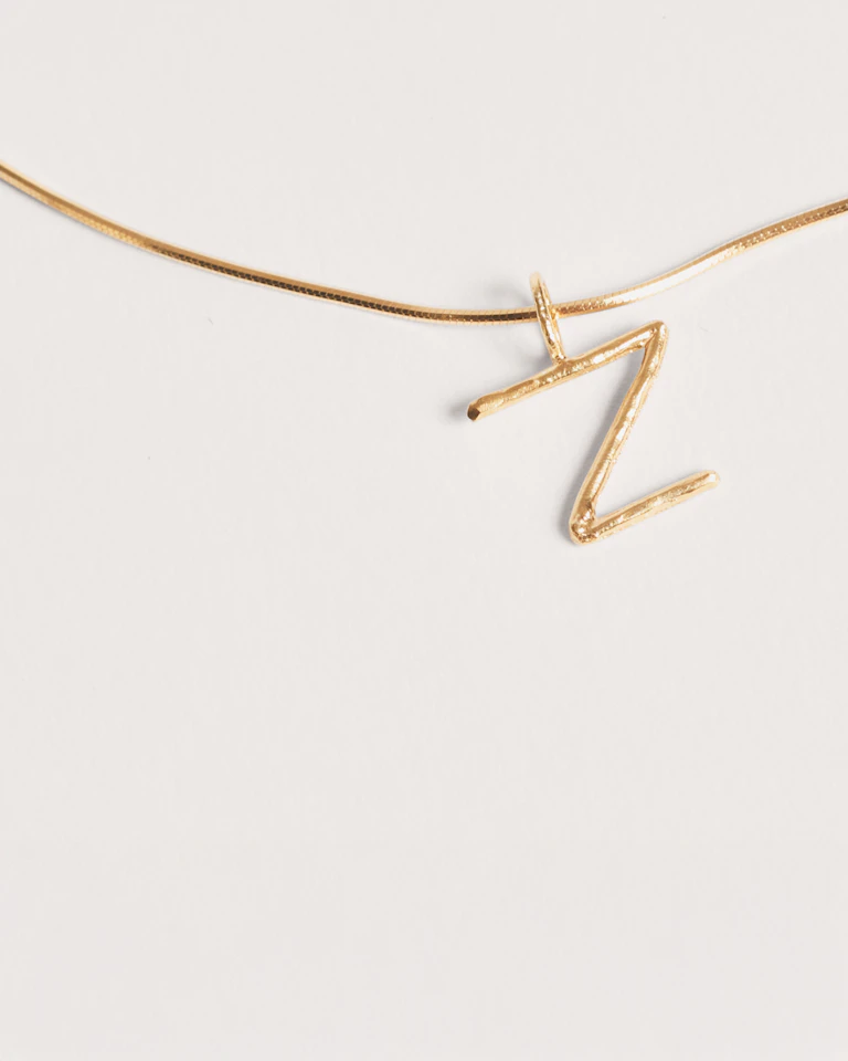 Colgante con letra oro Abecé